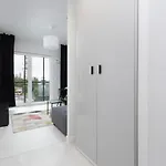Apartments Warsaw Wola Business Center By Noclegi Renters * ורשה