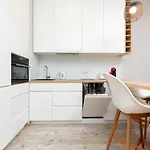 Apartments Warsaw Wola Business Center By Noclegi Renters * ורשה