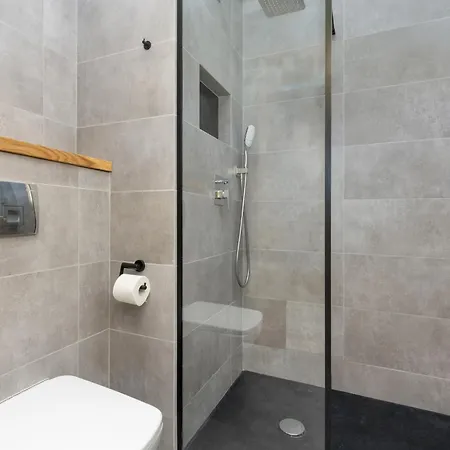 Wola Business Center By Renters Apartman Varsó